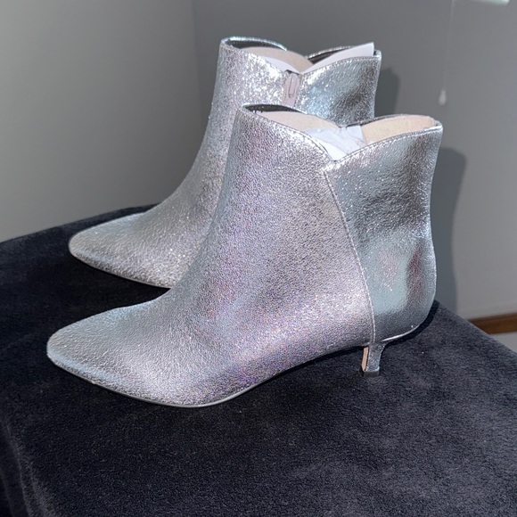New-XOXO Shimmering Silver Ankle Booties - Picture 5 of 7